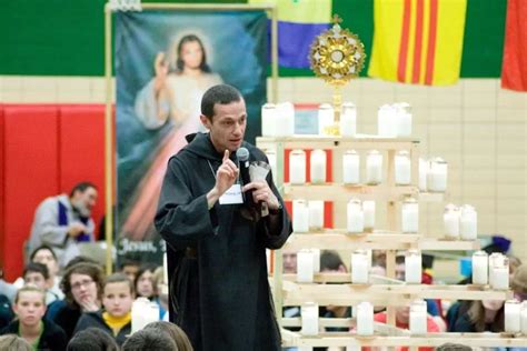 Vaikai Eucharistinės Adoracijos Metu