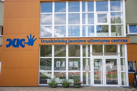 Druskininkų Jaunimo Užimtumo Centro fasadas