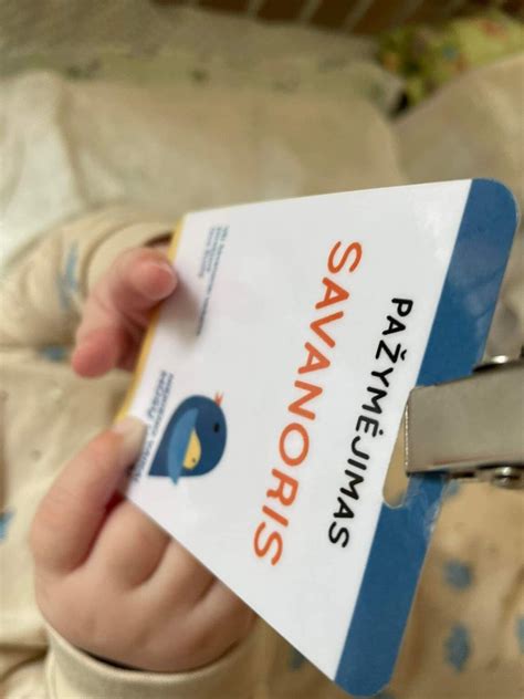 Savanorių komanda ruošianti dovanas vaikams