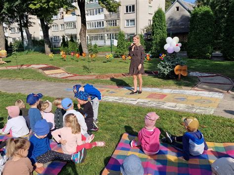 Vaikai, dalyvaujantys Kneipo filosofija grįstame sveikatingumo projekte