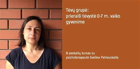 Tėvų grupė susitikime, diskutuojanti apie sąmoningą tėvystę