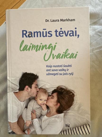 Laimingi tėvai su vaiku