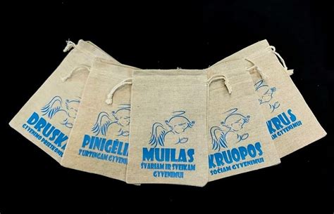 maži audinių maišeliai su užrišimais krikštynoms