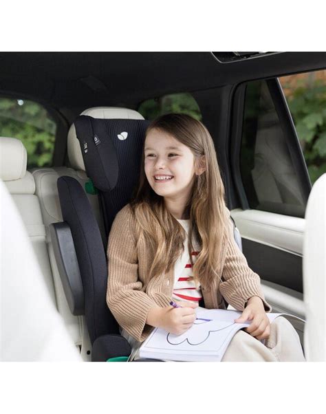 vaikiška autokėdutė Joie Traver automobilyje