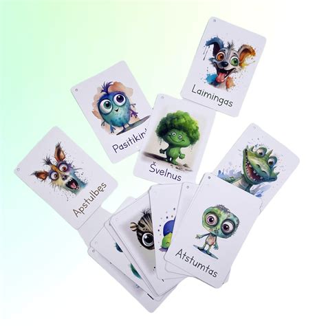 Nuotrauka, vaizduojanti vaiką, žaidžiantį emocijų kortelėmis