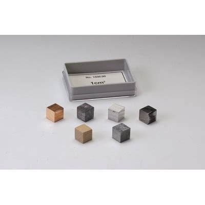 skirtingų medžiagų žaislų pavyzdžiai