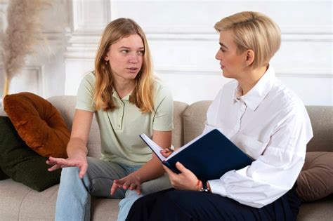 Psichologė bendrauja su senjorais