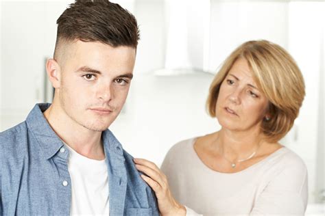 Tėvai ir paauglys namuose