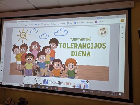 Vaikai, piešiantys tolerancijos temą