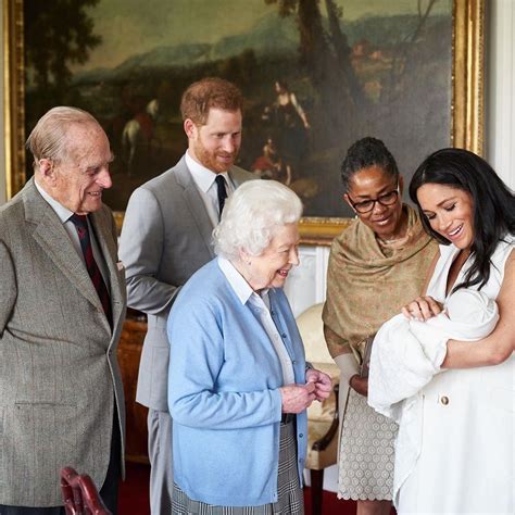 Meghan ir Harry pristato Archie Harrison Mountbatten-Windsor karalienei