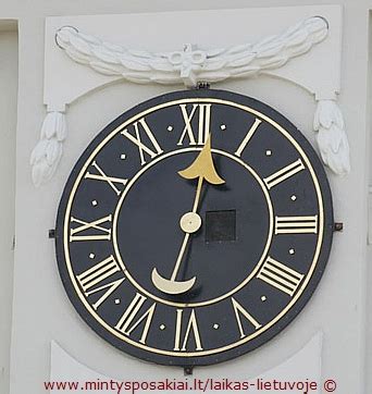 Laikrodis su paveikslėliais, rodantis dienos laiką darželyje