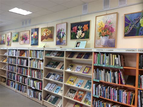 Biblioteka su vaikų knygomis ir paveikslėliais