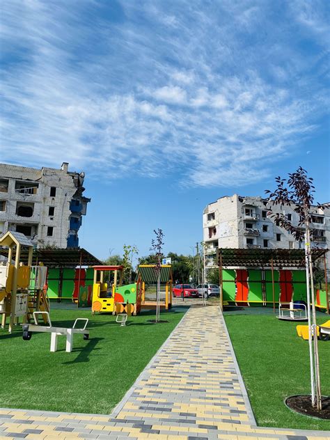 Naujai įrengtas vaikų darželio kiemas