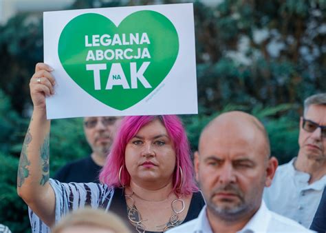Lenkijos abortų įstatymo raida ir apribojimai