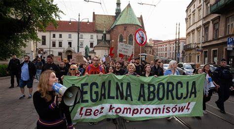 Bažnyčios pozicija ir protestai dėl abortų Lenkijoje