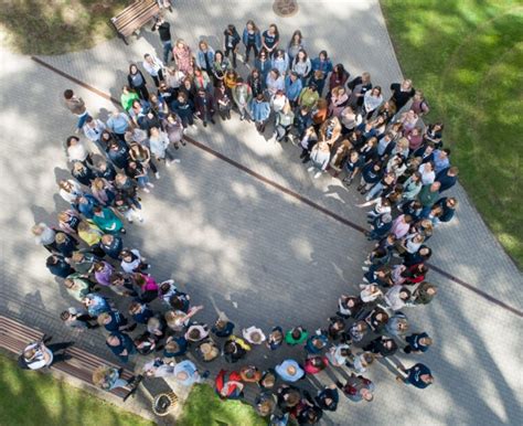 Vaikų linijos logotipas arba savanorių atvaizdas