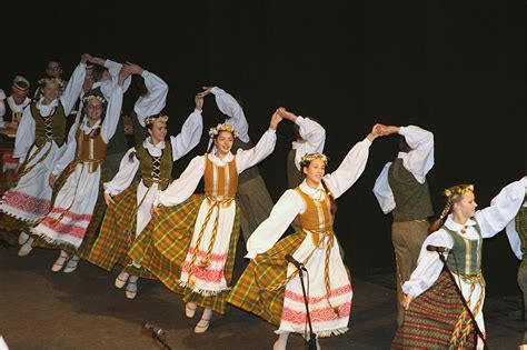 Vaikų tautiniai šokiai