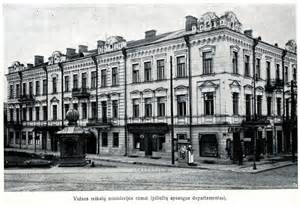 Simbolinis paveikslas, vaizduojantis praeities atsisakymą ir dabarties priėmimą