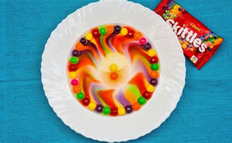 Eksperimentas su Skittles saldainiais ir vaivorykšte