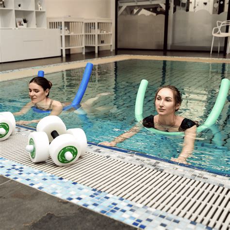 Saugi mankšta baseine su kineziterapeuto priežiūra