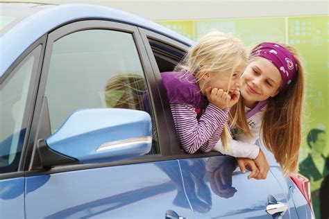 Vaizdinė informacija apie vaikų vežimo taisykles automobilyje