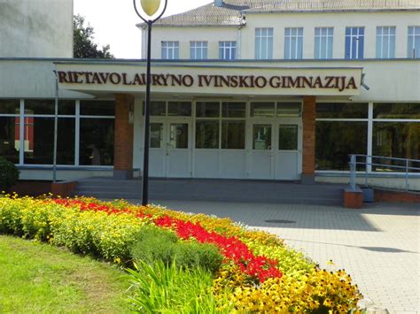 Rietavo Lauryno Ivinskio gimnazijos istorinė raida nuo parapinės mokyklos iki dabarties