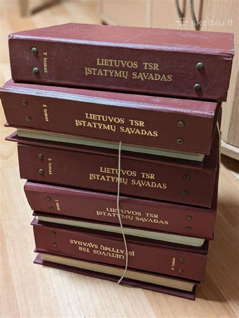 Lietuvos įstatymų knygos atvaizdas su simboliniais teisingumo svarstyklėmis