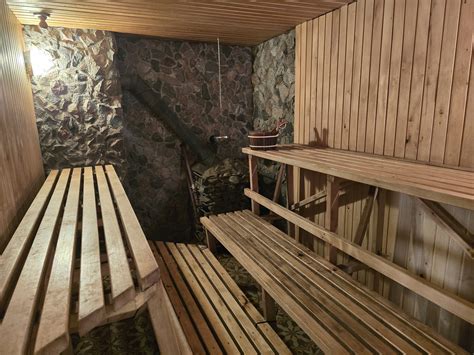 tradicinė lietuvių pirtis, kurioje vykdavo gimdymas