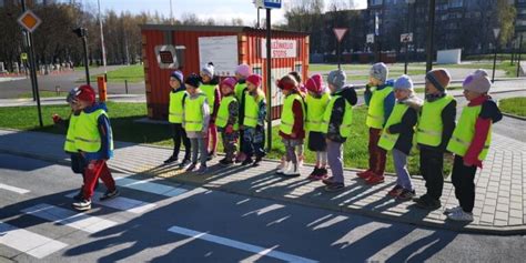 vaikai dalyvaujantys edukaciniame renginyje