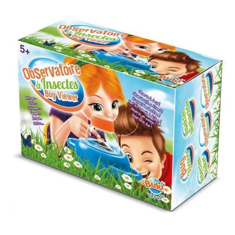 vaikas tyrinėjantis gamtą su padidinimo stiklu