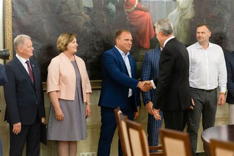 Prezidento susitikimas su daugiavaikėmis šeimomis ir diskusija