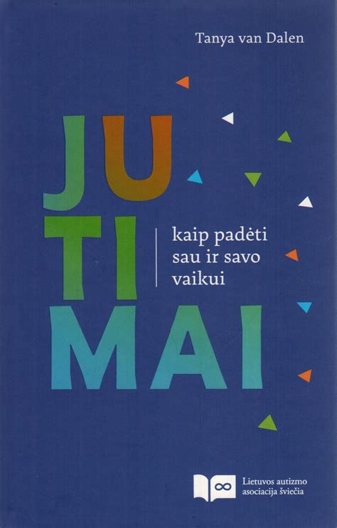 Tėvai skaitantys knygą savo vaikui