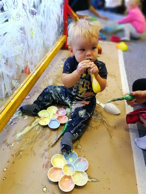 Vaikų kūrybiškumo iliustracija