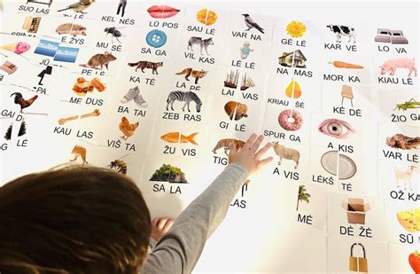 Vaizdas su edukacinėmis priemonėmis vaikams