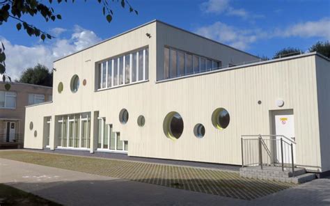 Modernus vaikų darželio fasadas