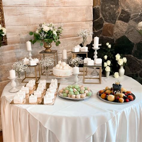 Miško krikštynų saldus stalas