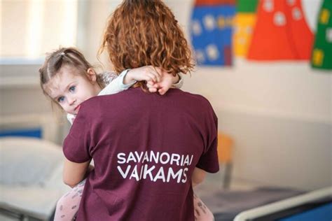 Savanoriai, bendraujantys su vaikais