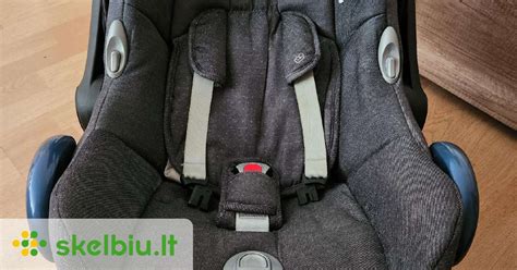 Maxi-Cosi autokėdutė automobilyje