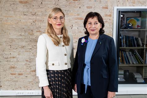 Simbolinis paveikslas, vaizduojantis tėvų ir vaikų ryšį