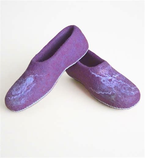 Pavyzdys mezginio iš violetinės kūdikių vilnos