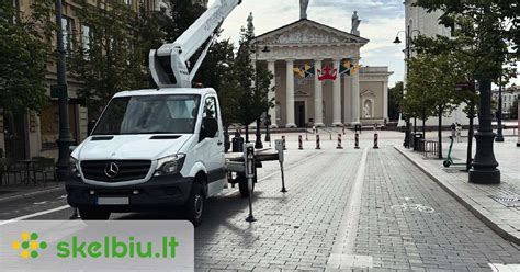 autobokštelis dirbantis mieste