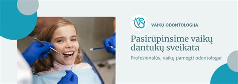 Vaikų odontologas konsultuoja vaiką ir tėvus