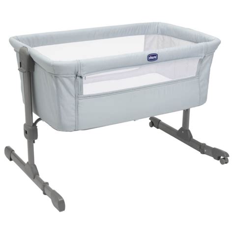 Lopšys su nuleista šonine sienele prie tėvų lovos