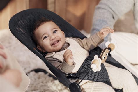 Pediatrai apžiūri BabyBjorn gultuką