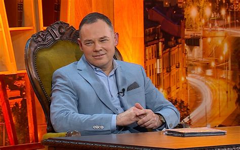 Ramiai mieganti moteris