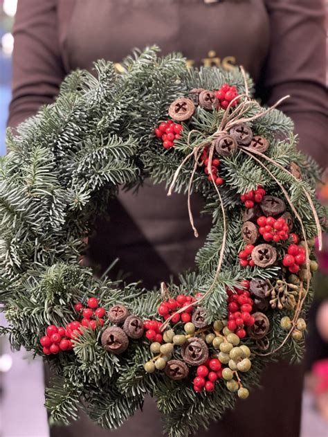 Gegužės 1-osios vainikas ant durų