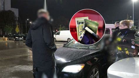 Automobilio vairuotojas, atliekantis blaivumo testą