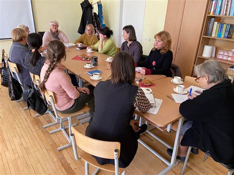Grupė pedagogų, dalyvaujančių mokymuose ar stažuotėje