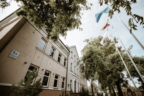 Istorinė Bazilionų mokykla