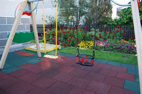 Jaukus vaikų darželis su žaidimų aikštele